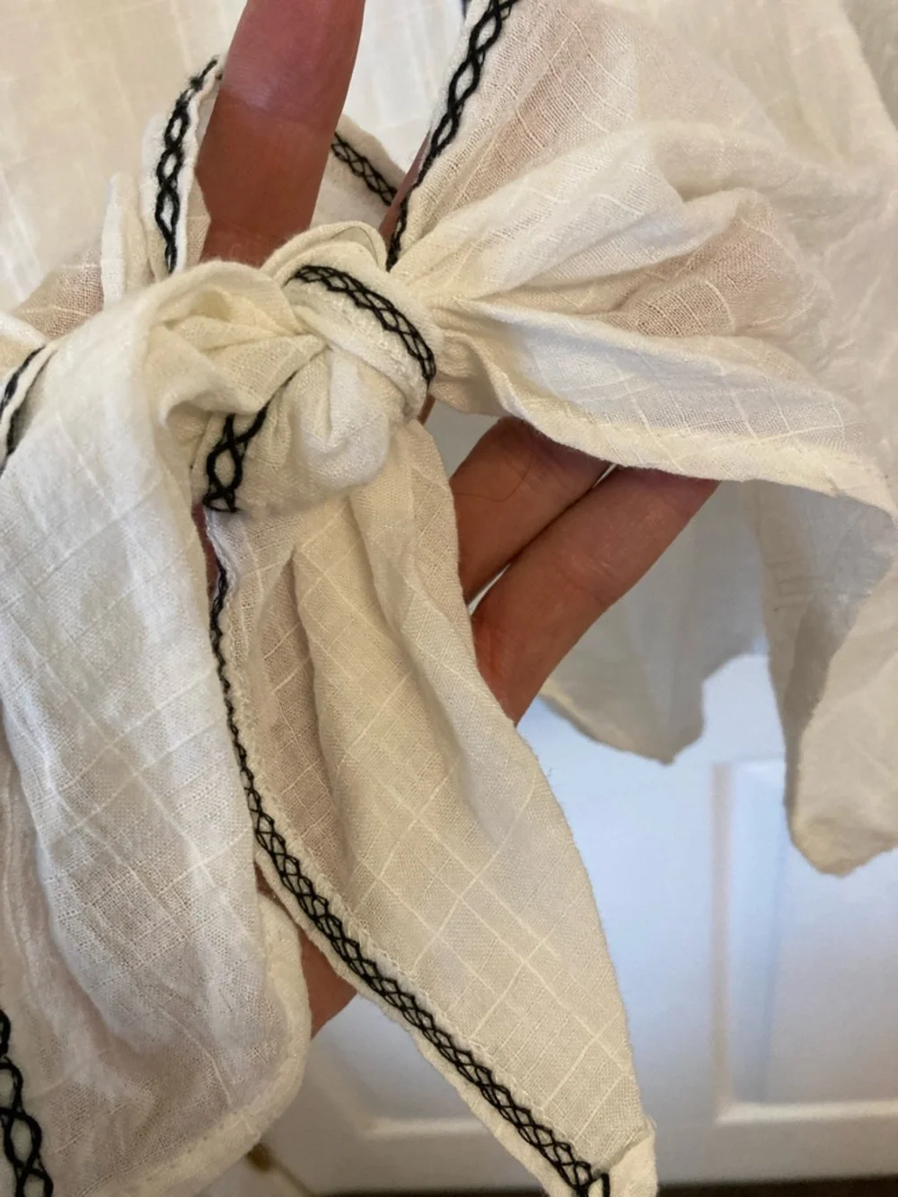 Max Edition White Tunic with Black Embroidered Sleeves and Tie Front - Picture 4 of 7